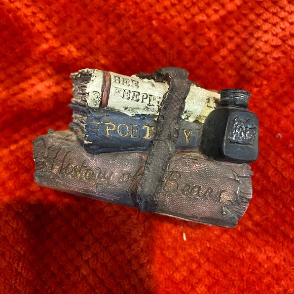 The Boyd's Collection Bee Keeping 101  Books Decor - Picture 3 of 4